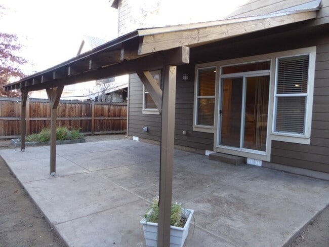 Foto del edificio - 63020 NE Amherst Pl