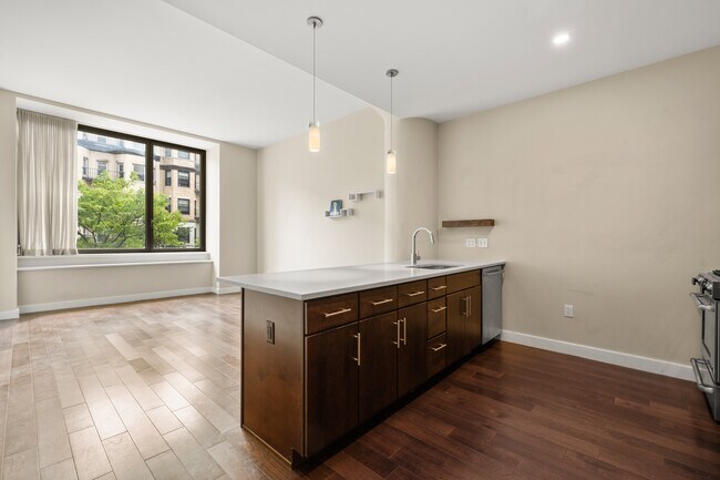 Building Photo - 43 Westland Ave
