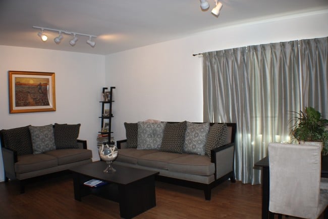 Foto del edificio - 133 W Channel Rd