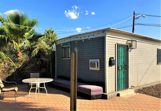 Building Photo - Standalone One Bed Downtown Phoenix Unit!