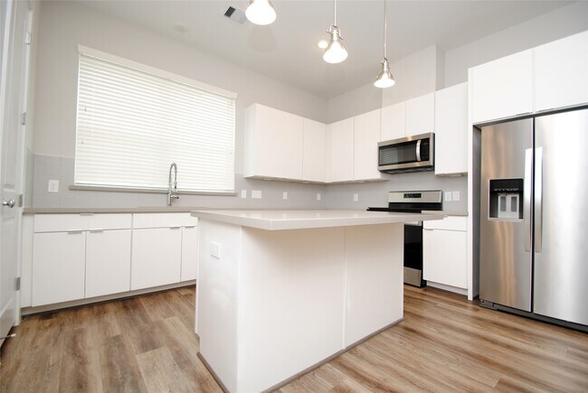 Foto del edificio - 1270 N Post Oak Rd