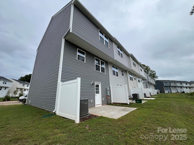 Building Photo - 7102 Capstan Ter