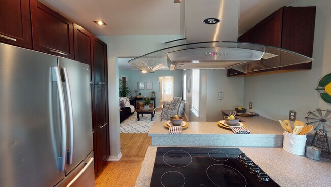 Foto del edificio - 2305 N Maplewood Ave