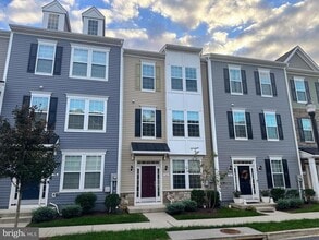 Building Photo - 304 Spring Bank Way