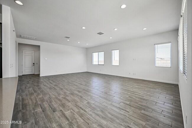 Building Photo - 14913 W Cottontail Ln