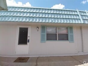 Building Photo - 1802 Bedford Ln