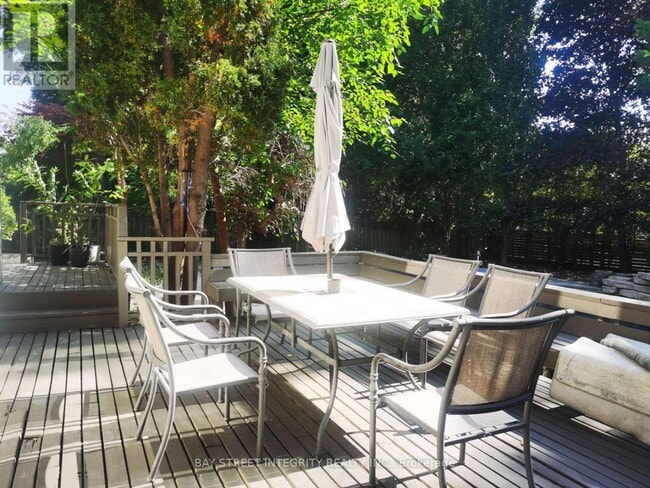 Building Photo - 155 Renaissance Ct