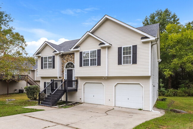 Building Photo - 7872 Newport Dr