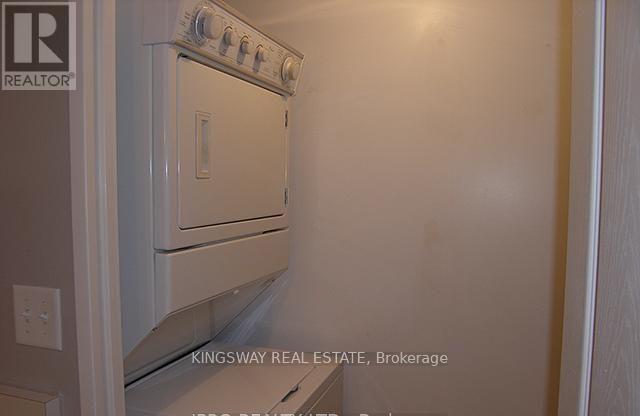 Building Photo - 2300 Parkhaven Blvd