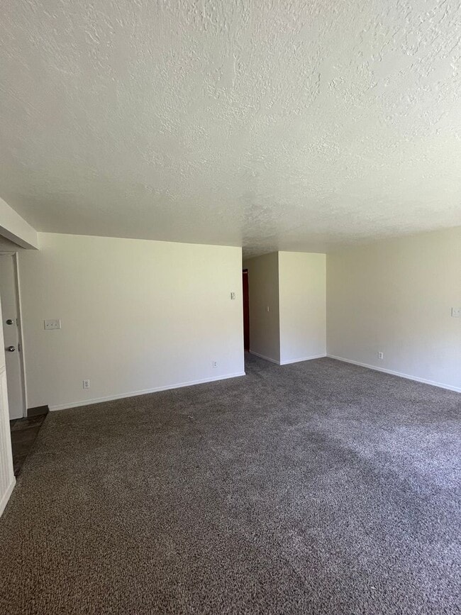 Building Photo - 3 bed 2 bath house in South Salem!