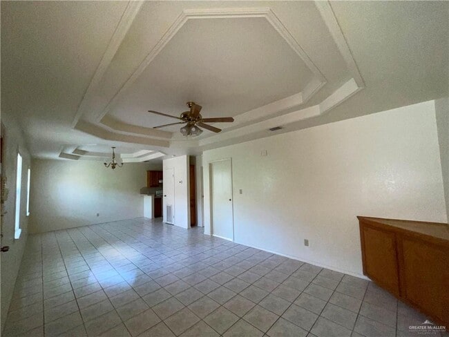 Building Photo - 624 S Pleasantview Dr