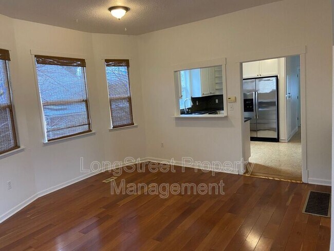 Foto del edificio - 2624 NE Sumner St