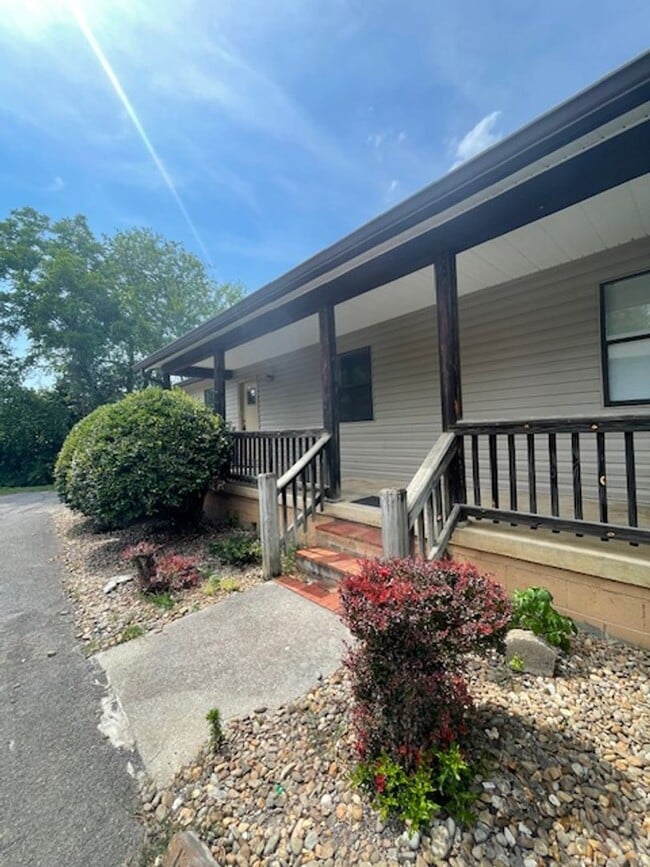 Alcoa City services and schools 2 bedroom ... - Alcoa City services and schools 2 bedroom ... Apartment