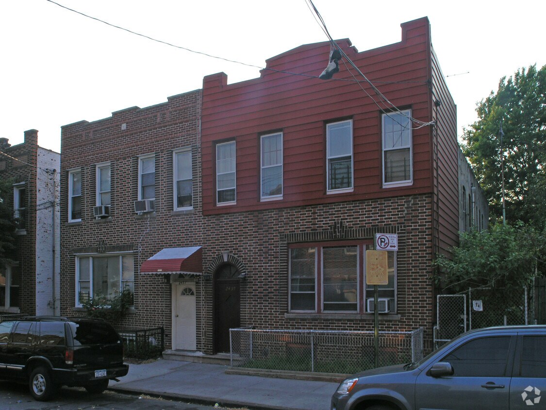 Building Photo - 2439 Fuller St
