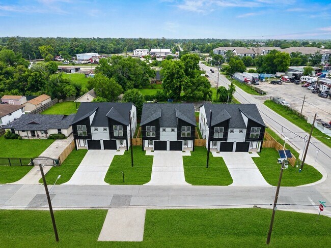 Foto del edificio - 8449 Furray Rd