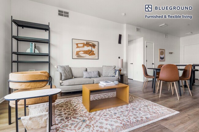 Foto del edificio - 3210 Esperanza Crossing