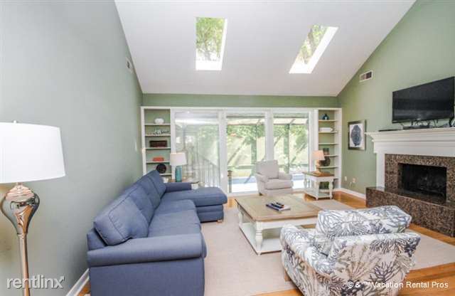 Building Photo - 14 Forest Dr