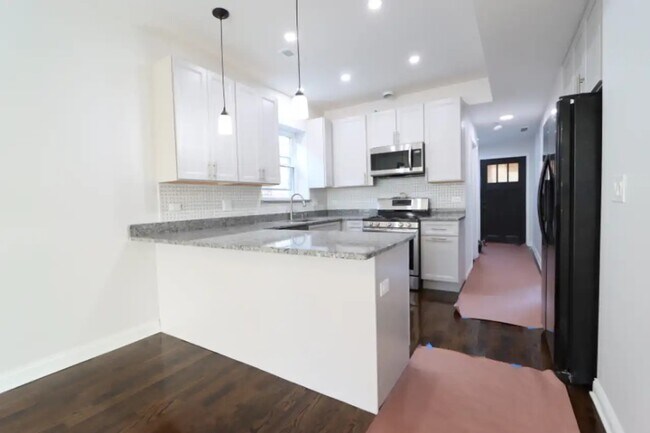 Foto del edificio - 3120 W Eastwood Ave