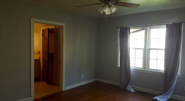 Foto del edificio - 2030 W Admiral Ave