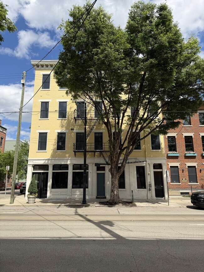 Foto del edificio - 1432 Elm St