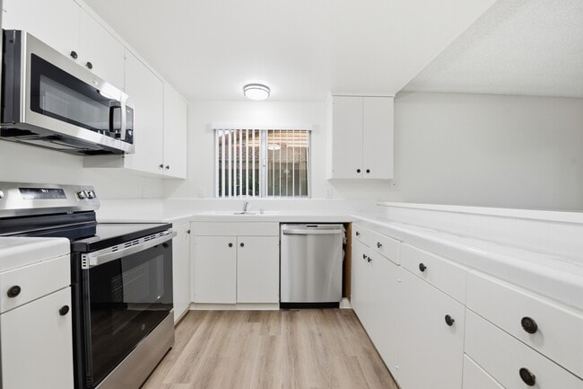 Building Photo - 1022 San Marino Dr