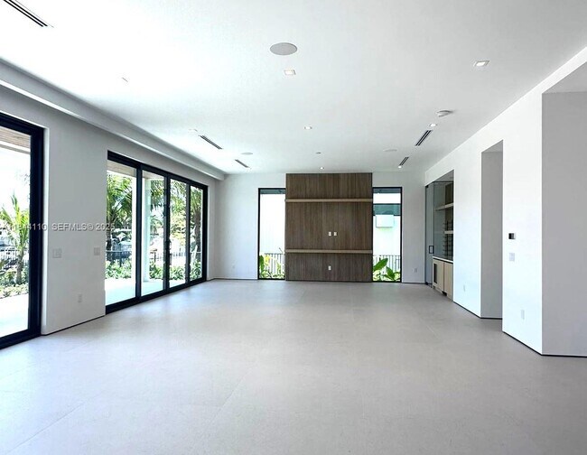 Foto del edificio - 13085 Coronado Terrace