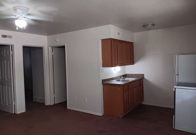 Foto del edificio - 2408 Williams Creek Rd