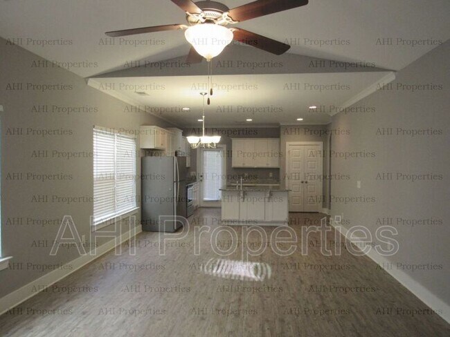 Foto del edificio - 5596 Park Side Rd