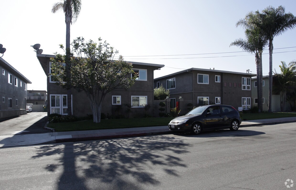 277 16th Pl, Costa Mesa, CA 92627 Apartments in Costa Mesa, CA