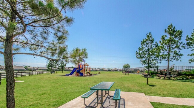 Foto del edificio - Welcome to your new 3 bedroom, 2 bath home in this wonderful Lake Valley community!