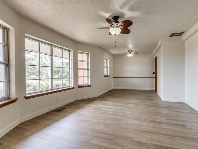 Foto del edificio - 6601 NW 150th St
