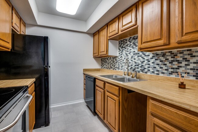 Foto del edificio - NEWLY RENOVATED 1-Bed in Quail Run Community