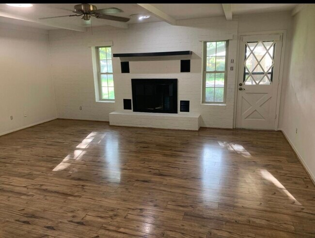 Building Photo - 1344 Azalea Ln