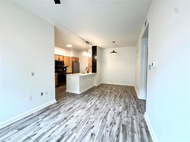 Foto del edificio - 1201 Grove Blvd