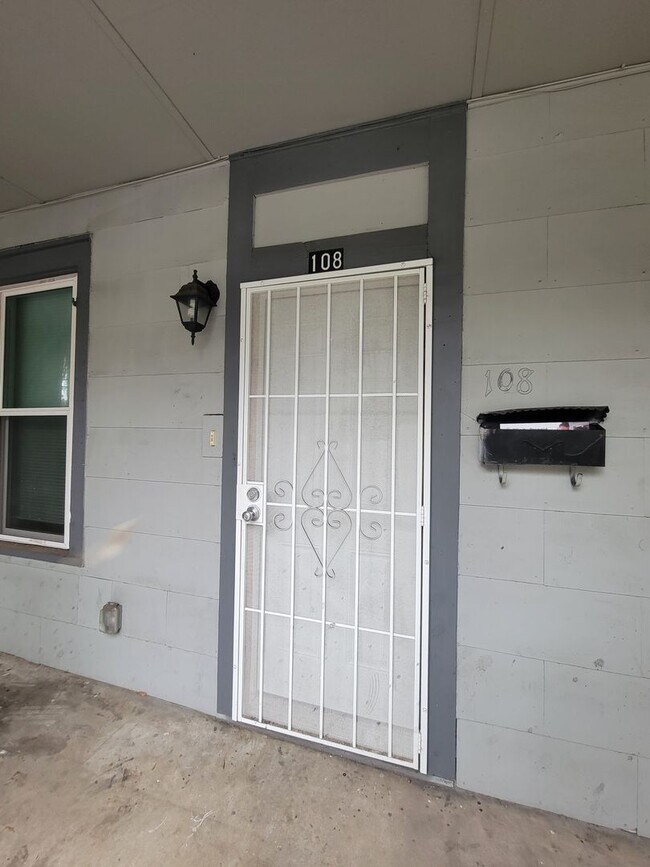 Building Photo - 54 W 108