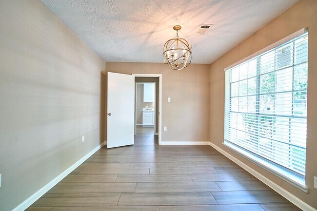 Foto del edificio - 11706 McLain Blvd