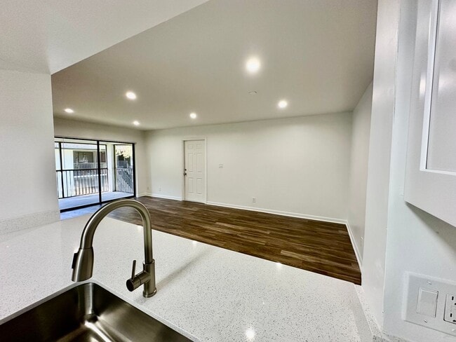 Interior Photo - Circle Sunrise