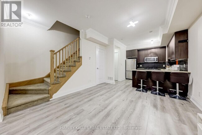 Photo du bâtiment - 7-TH17 Oakburn Crescent