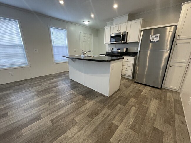 Building Photo - 38171 Ducharme Dr