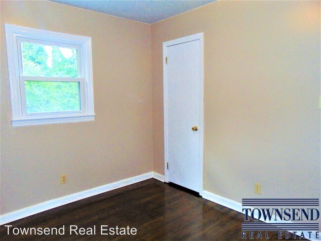 Building Photo - 3 br, 1 bath House - 2617 Wingate Rd.