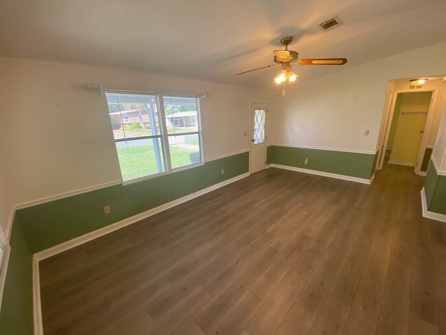 Building Photo - Beautiful 2 + 2, ANNUAL Lease In Orange Bl...