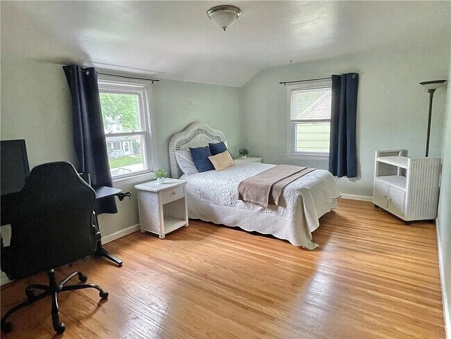 Foto del edificio - 137 Edgemont Rd