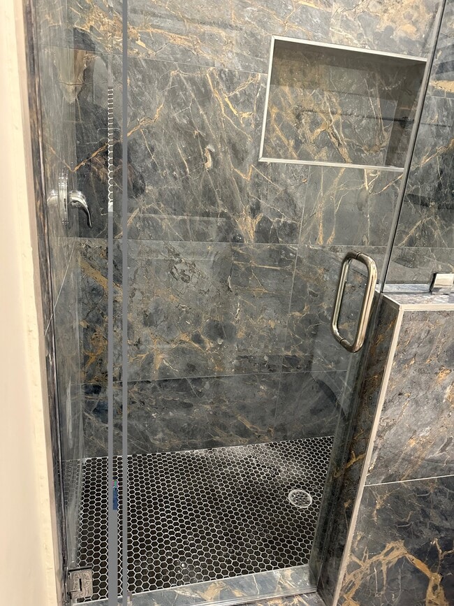 Shower - 23110 1/2 Mulholland Dr