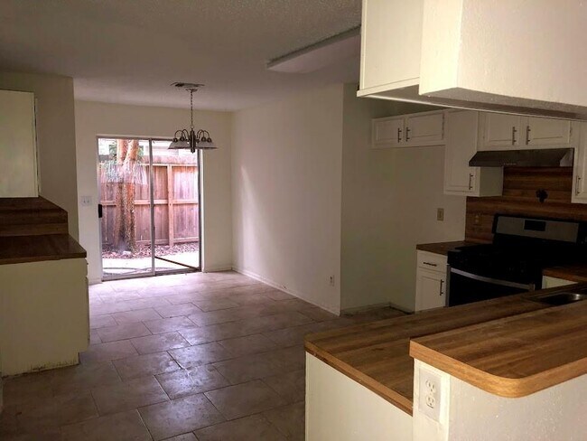 Foto del edificio - 18058 Glenledi Dr