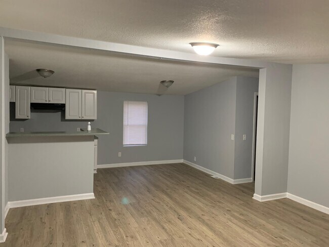 Building Photo - 355 Steele Dr