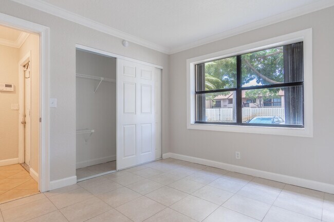 Building Photo - 1272 S Military Trail