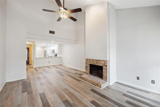 Building Photo - 7211 Lakewood Dr