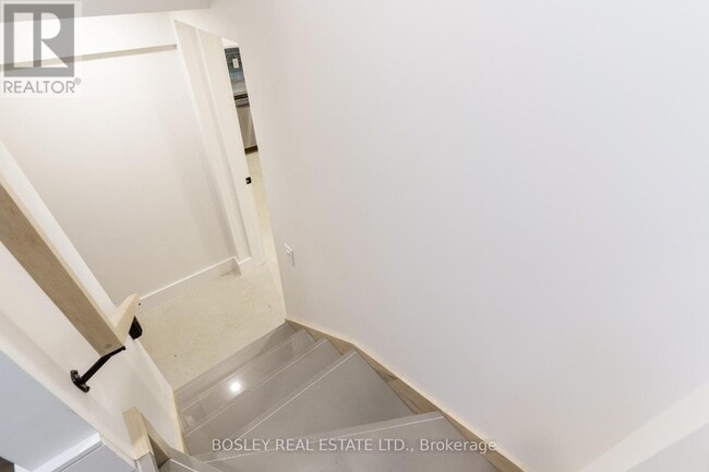 Building Photo - 47 Linnsmore Cr