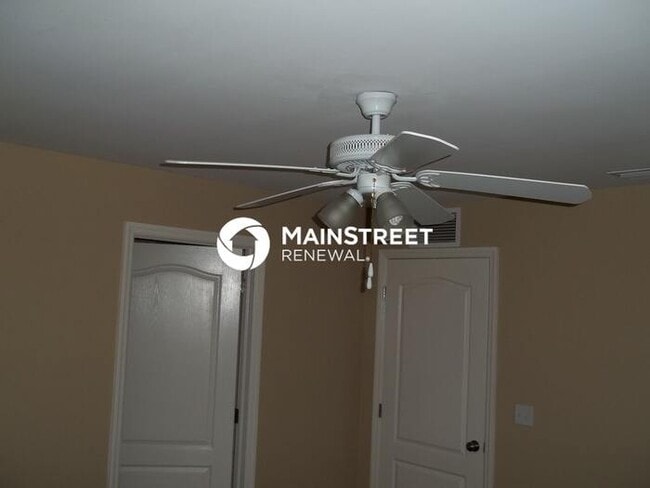 Building Photo - 3 Bedroom Pet-Friendly Home in LEHIGH ACRE...