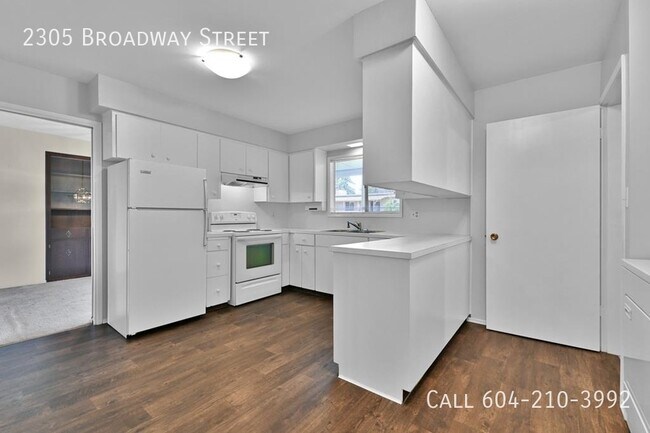 Photo du bâtiment - Spacious 4 Bedroom Full House with Large Yard